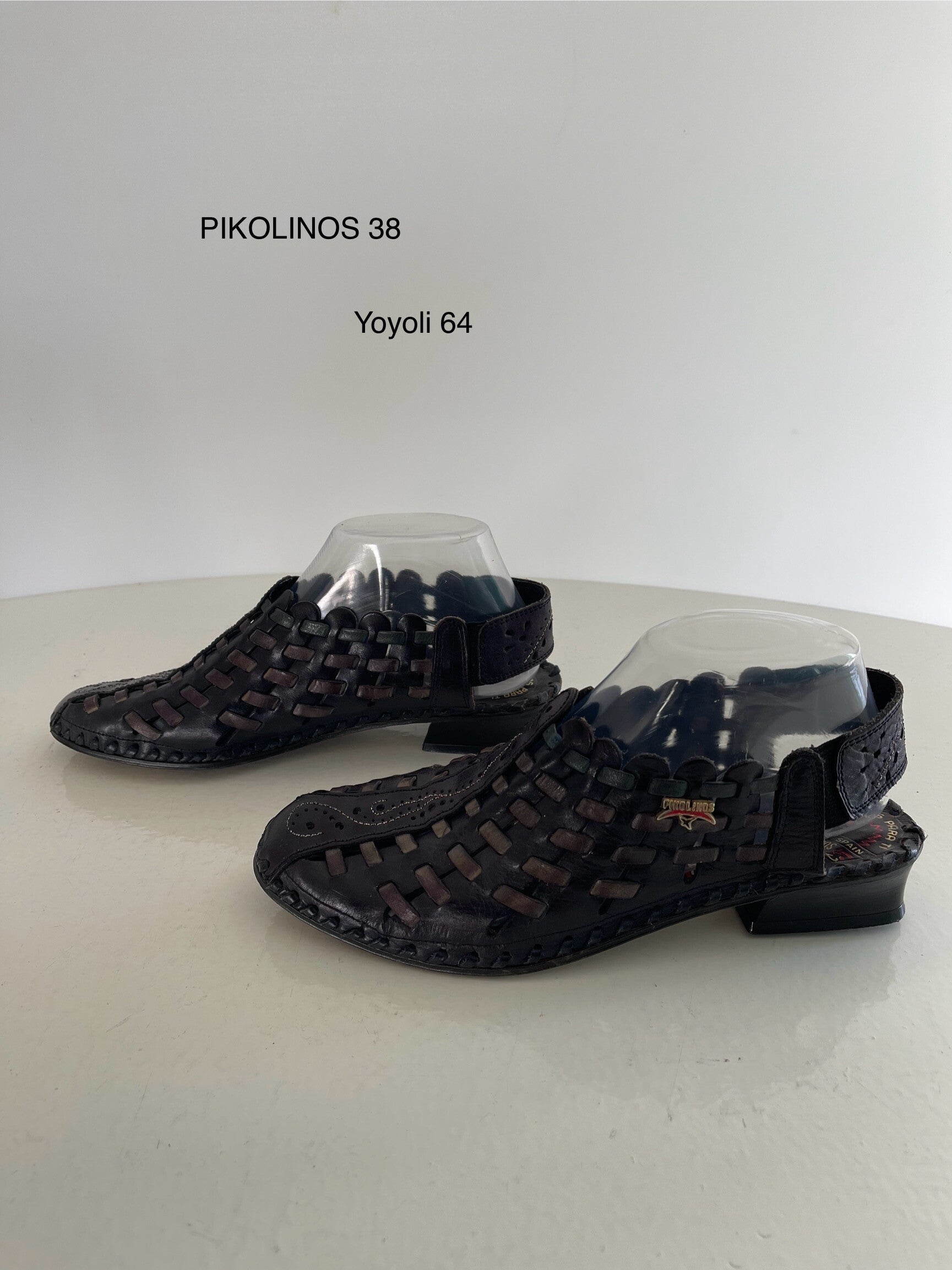 64) Pikolinos 38 zwart leren sandalen