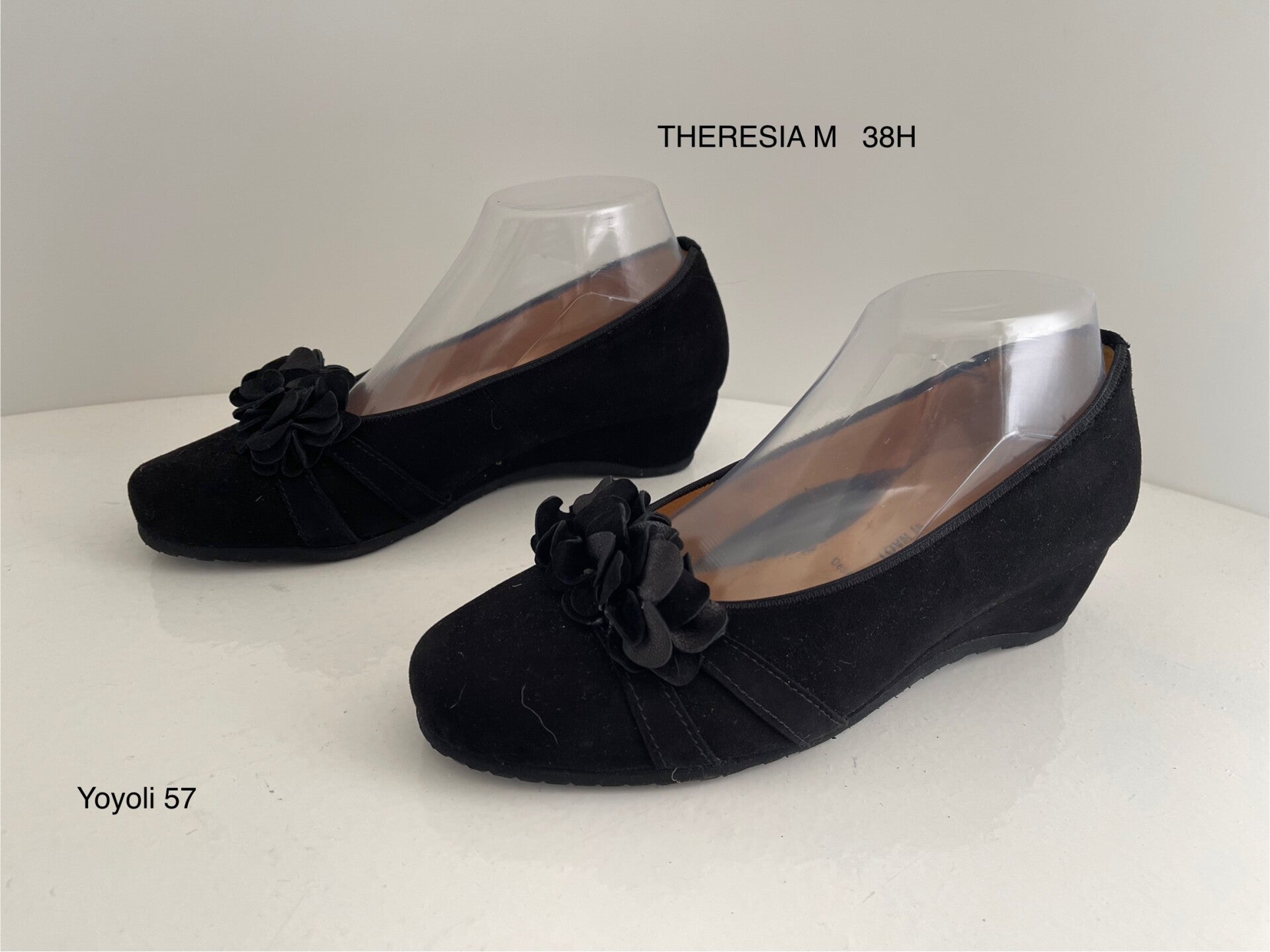 57) Theresia M . 38 H zwart suede instappers (nieuw )