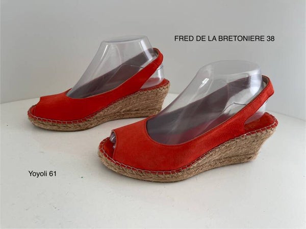 61 ) Fred de la Bretoniere M38 orange suede.