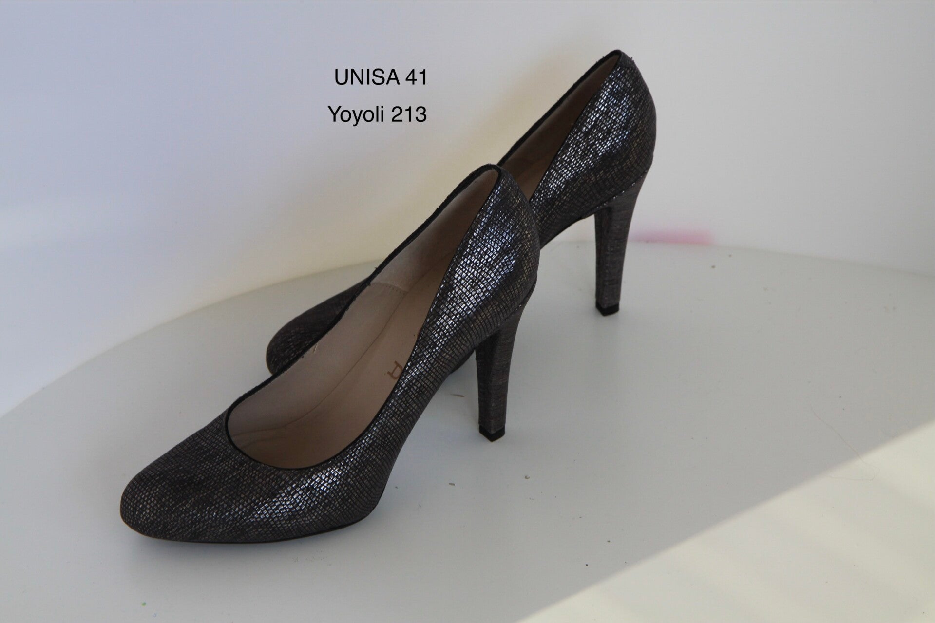 213) Unisa Reptielprint Pumps Maat 41 zwart en zilver kleur