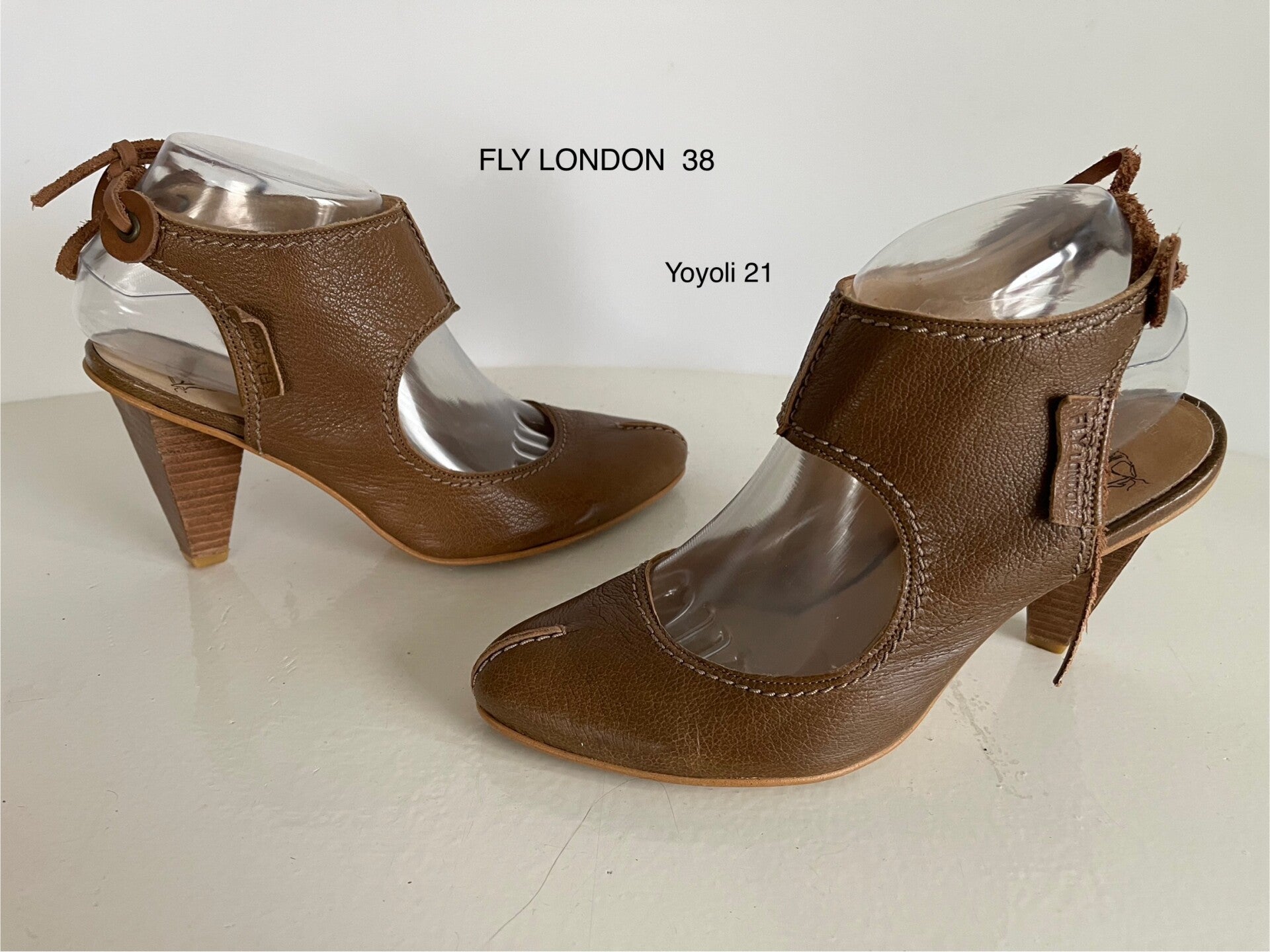 21) Fly London 38 bruin leren pumps