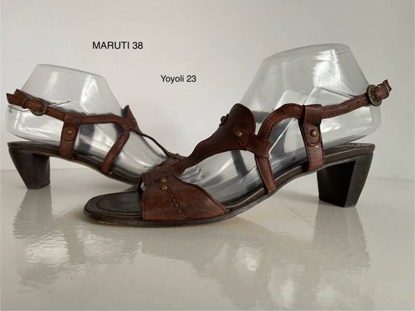 23)  Maruti 38 bruin leren  pumpjes.