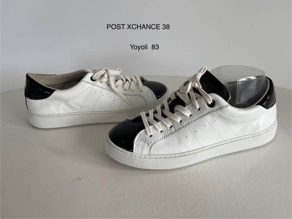83) post xchange 38 wit en zwart leer sneakers.