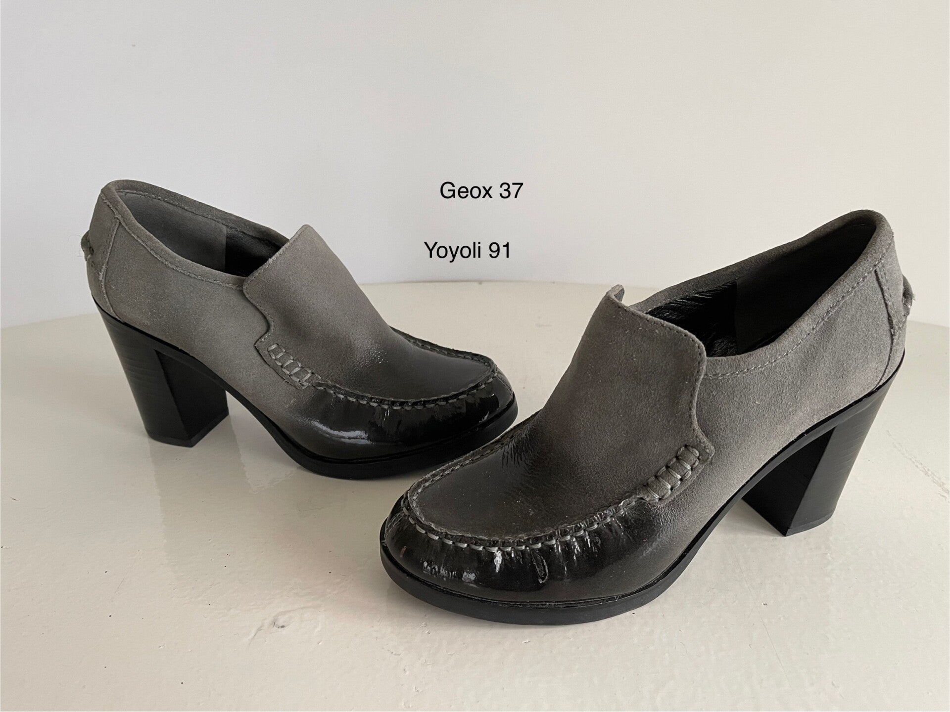 91) Geox 37 grijs en zwart mooie design pumps met blokhak