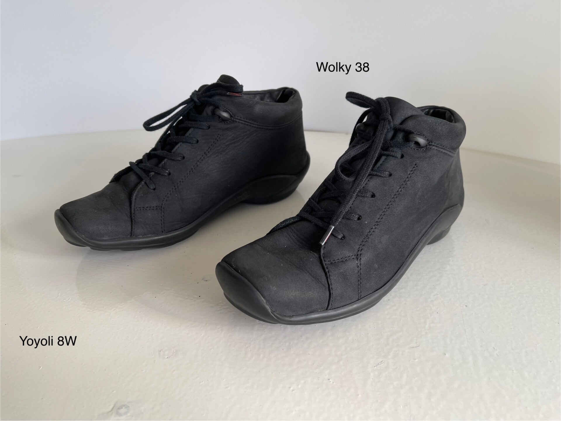 8W)  Wolky 38 zwart leren veterboot