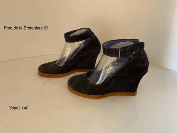 140) Fred de la Bretoniere 37 grijs sleekhakken met band