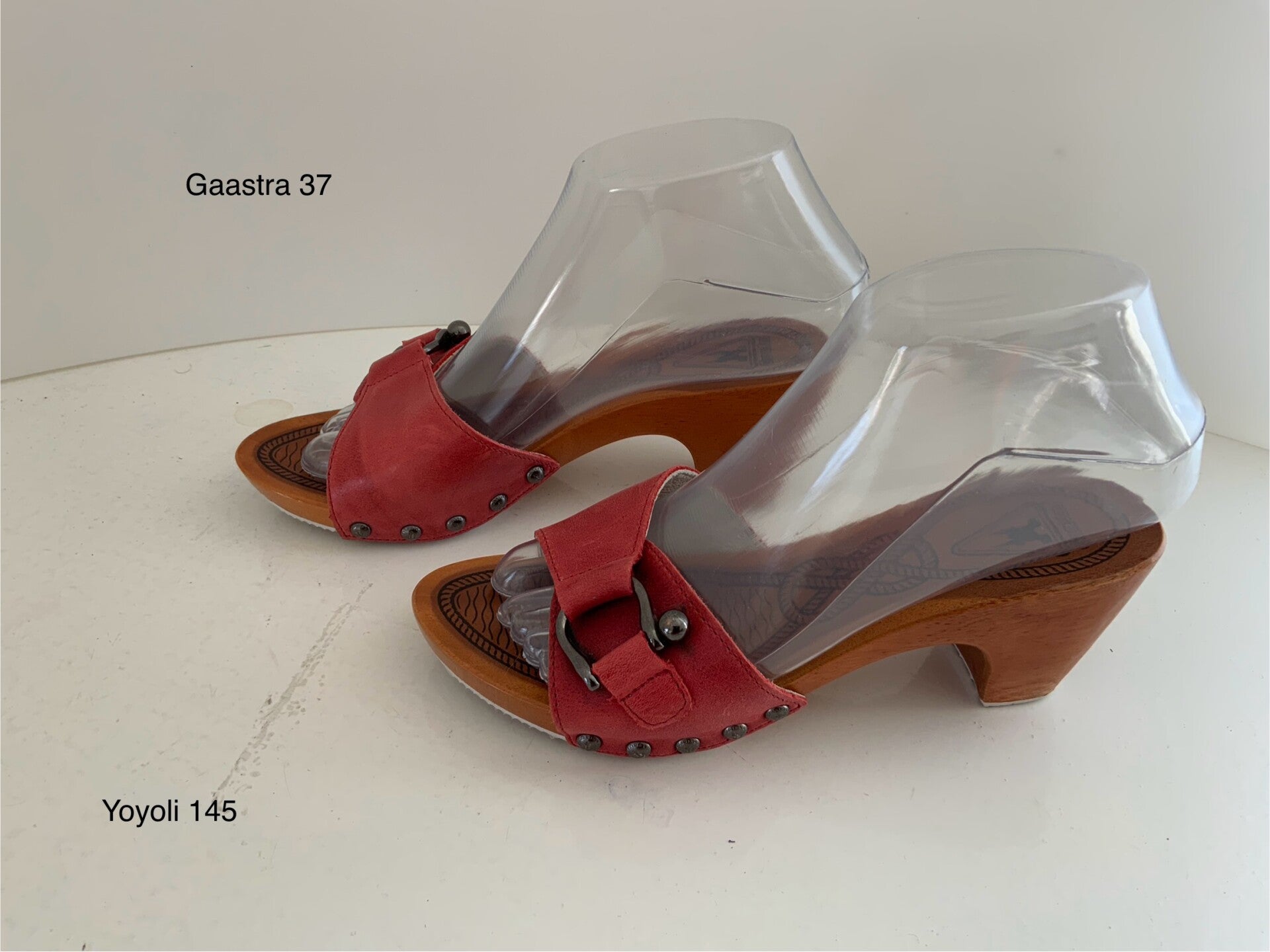 145) Gaastra 37 leren slippers rood