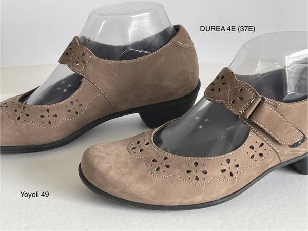 49) Durea 4 E (37 E) bruin leren bandschoenen.
