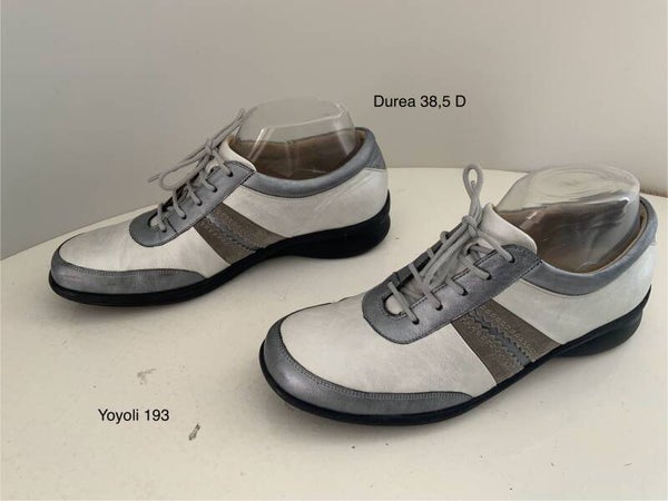 193) Durea 5 1/2 D wit, zilver en licht grijs sneakers