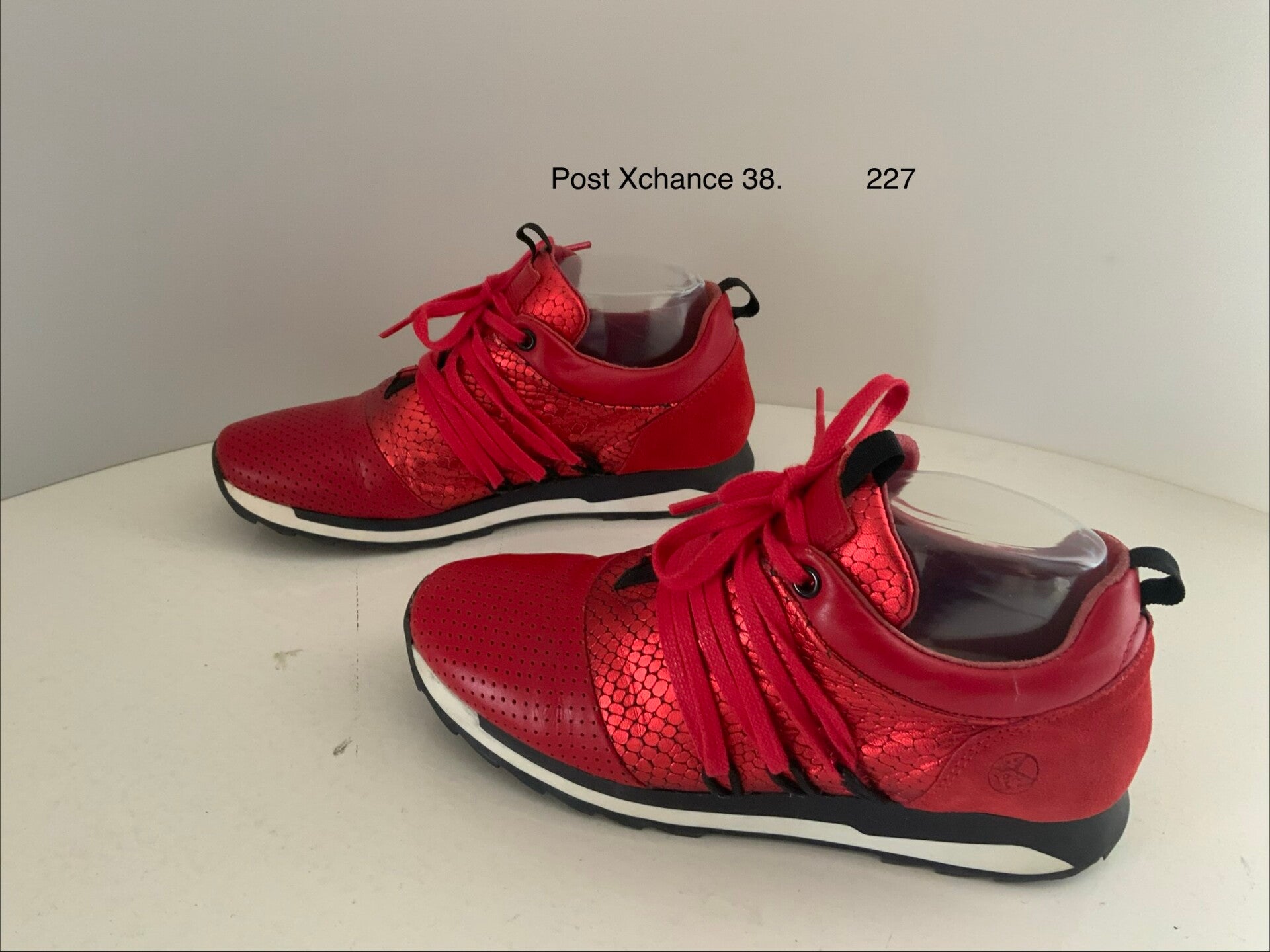 227)Post xchance 38 rode leren sneakers