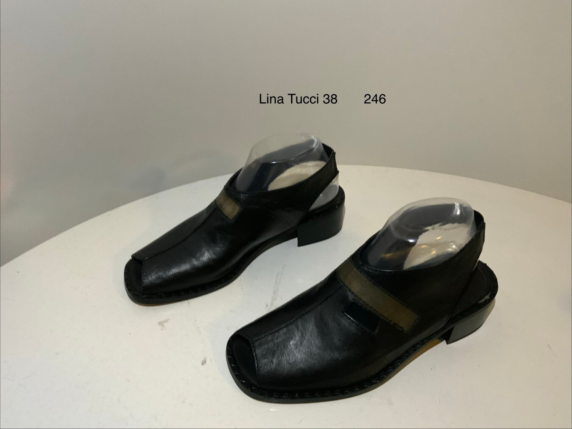 246) Lina Tucci 38  zwarte leren slingback sandalen