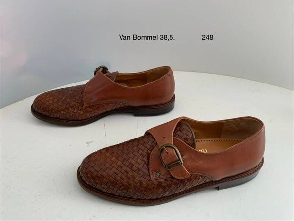 248) Van Bommel 38,5 logo op de gesp.