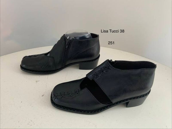 251) Lisa Tucci 38 zwarte leren instappers