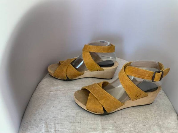 Clumpy’s 40 okergele sandalen