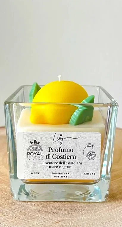 Candela artigianale profumata al limone di Amalfi souvenir olfattivo della Costiera Amalfitana.