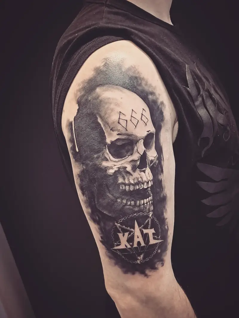 Graficzny realizm / Horror 