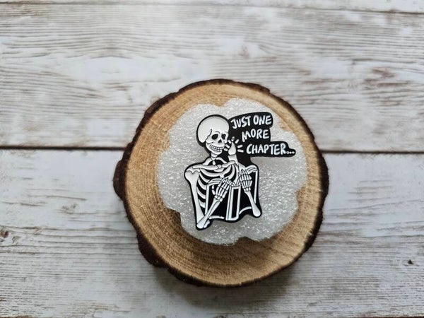 Coverminder Skelett "Just one more chapter..."