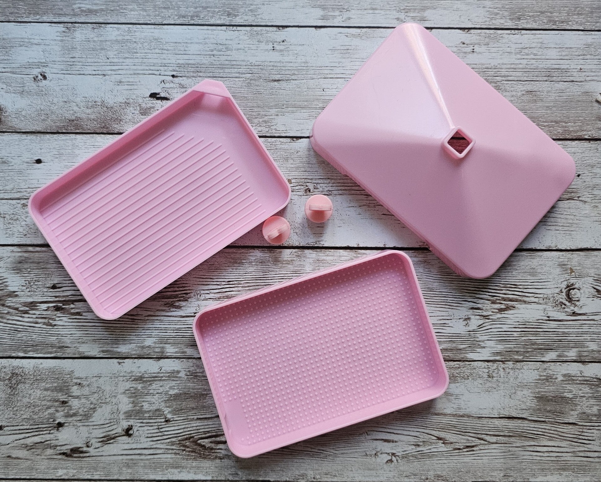 rosa Schiffchen mit Ausgussdeckel