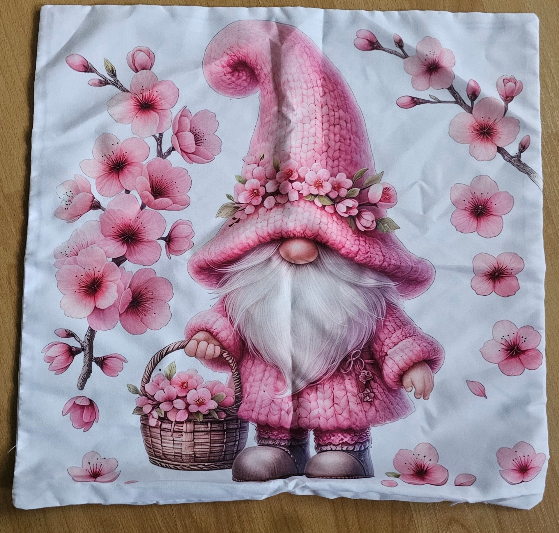 Kissenhülle Kirschblütengnom mit Körbchen