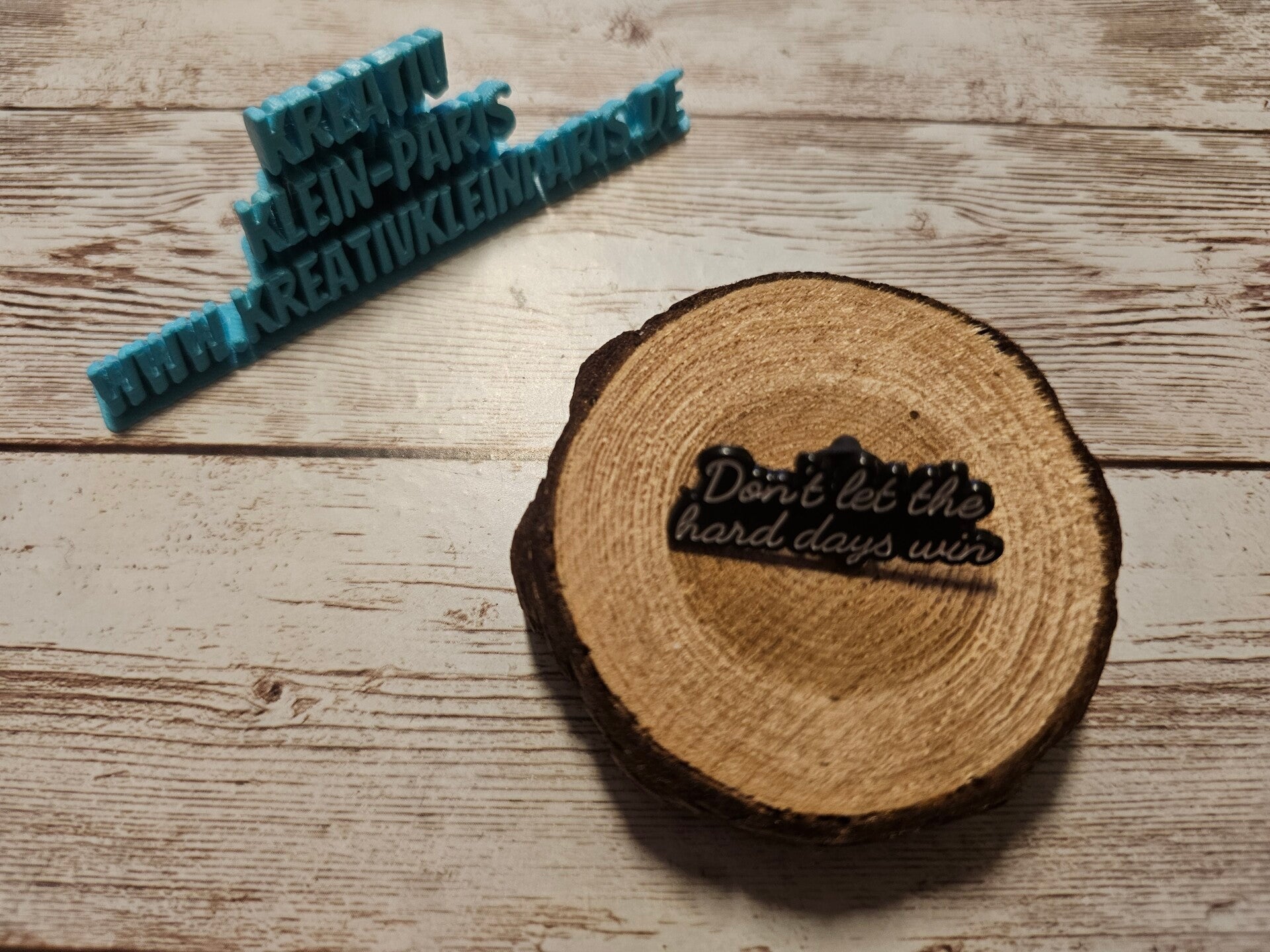 Ansteckpin Harte Tage