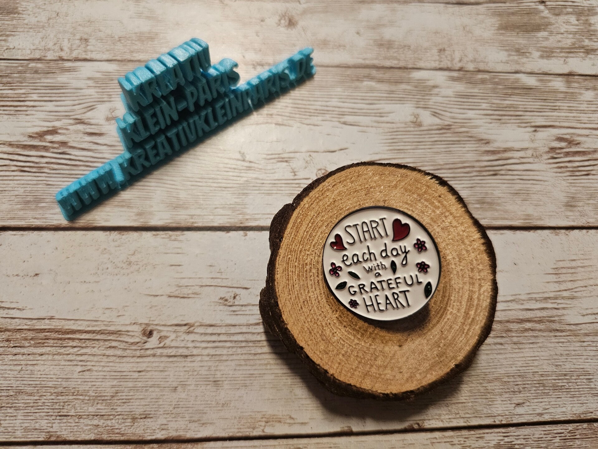 Ansteckpin "Start each day ..."