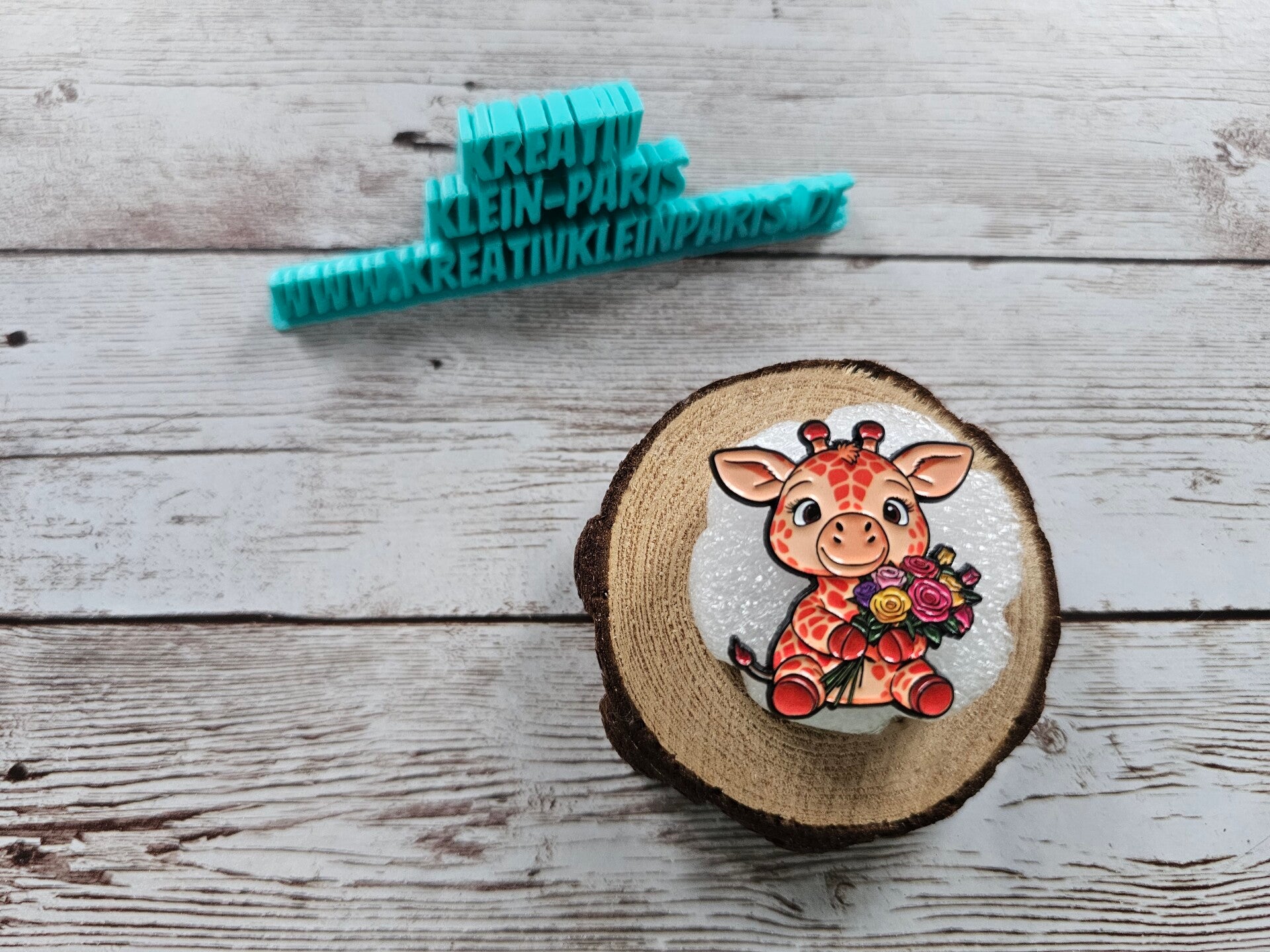 Coverminder Giraffe mit Rosenstrauß