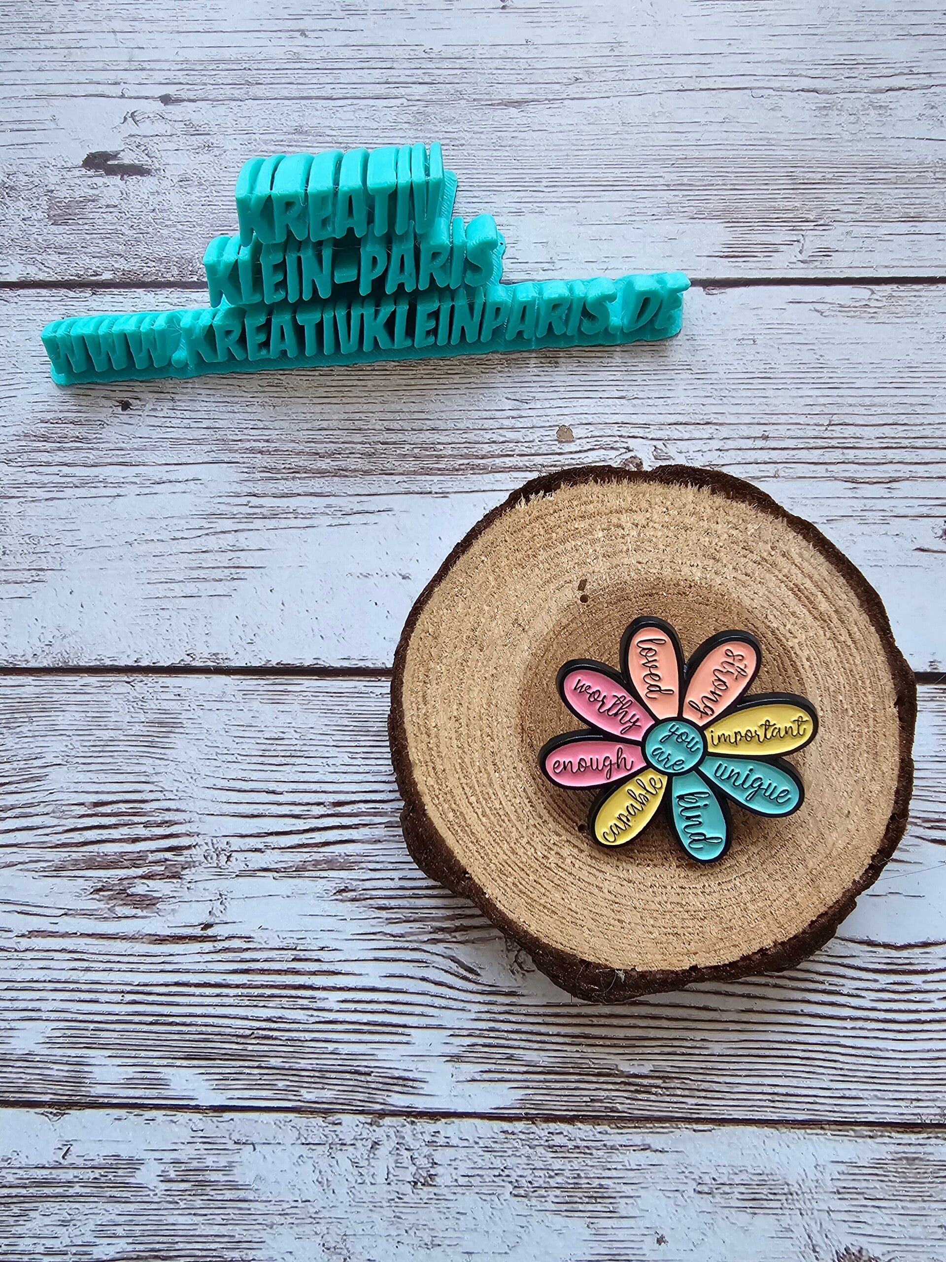 Ansteckpin Blume für graue Tage