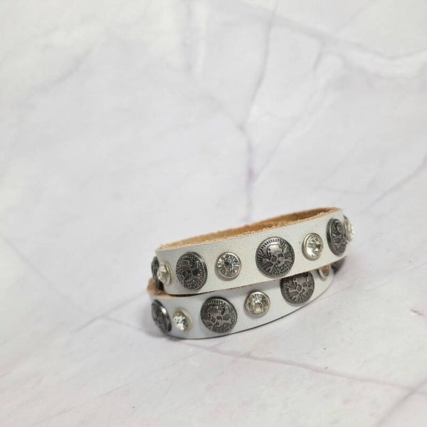 VIP-QUEEN® ARMBAND SKULL STUDS