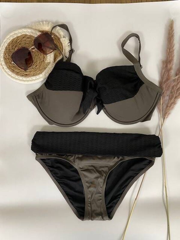 Bikinitop van het merk BEACHWAVE (Army green collectie)