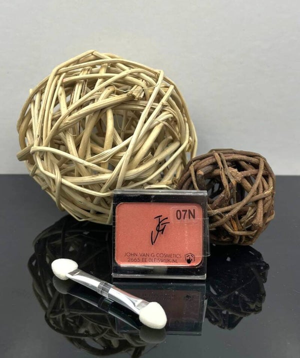 JOHN v G EYESHADOW POWDER
