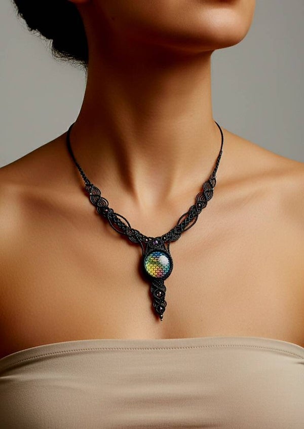 Collier réglable "Ondine" en micromacramé