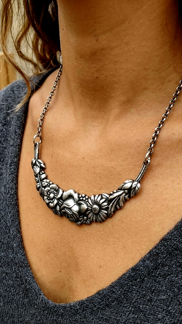 Collier "Fleurs de minuit"