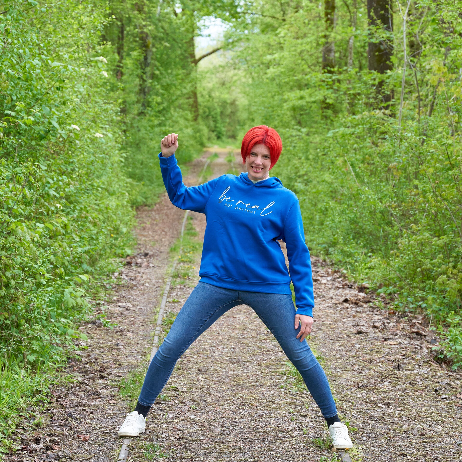 Stephanie Breschniak sitzt in einem ihrer Beratungssessel und freut sich auf dich.