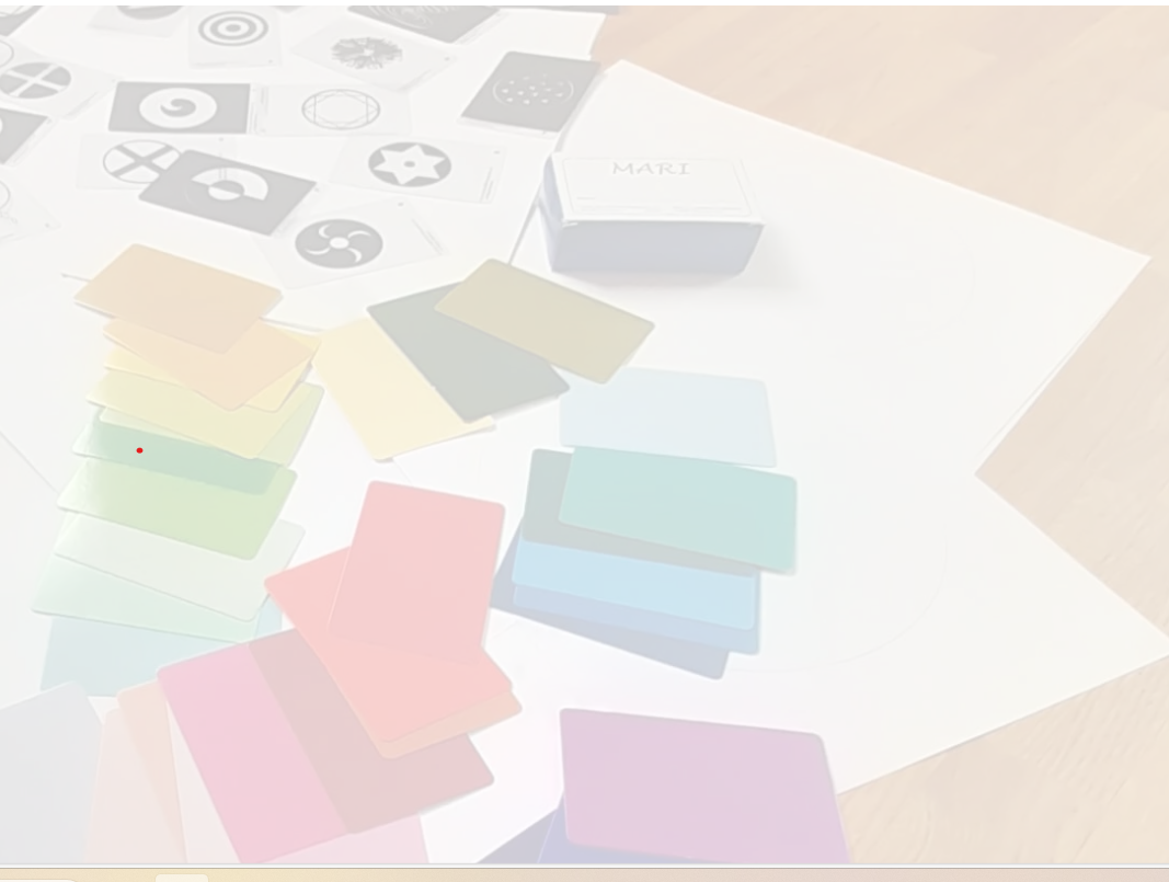 Stephanie Breschniak hört sitzend in enem ihrer gemütlichen Stühle genau zu und zeigt verstätndnis