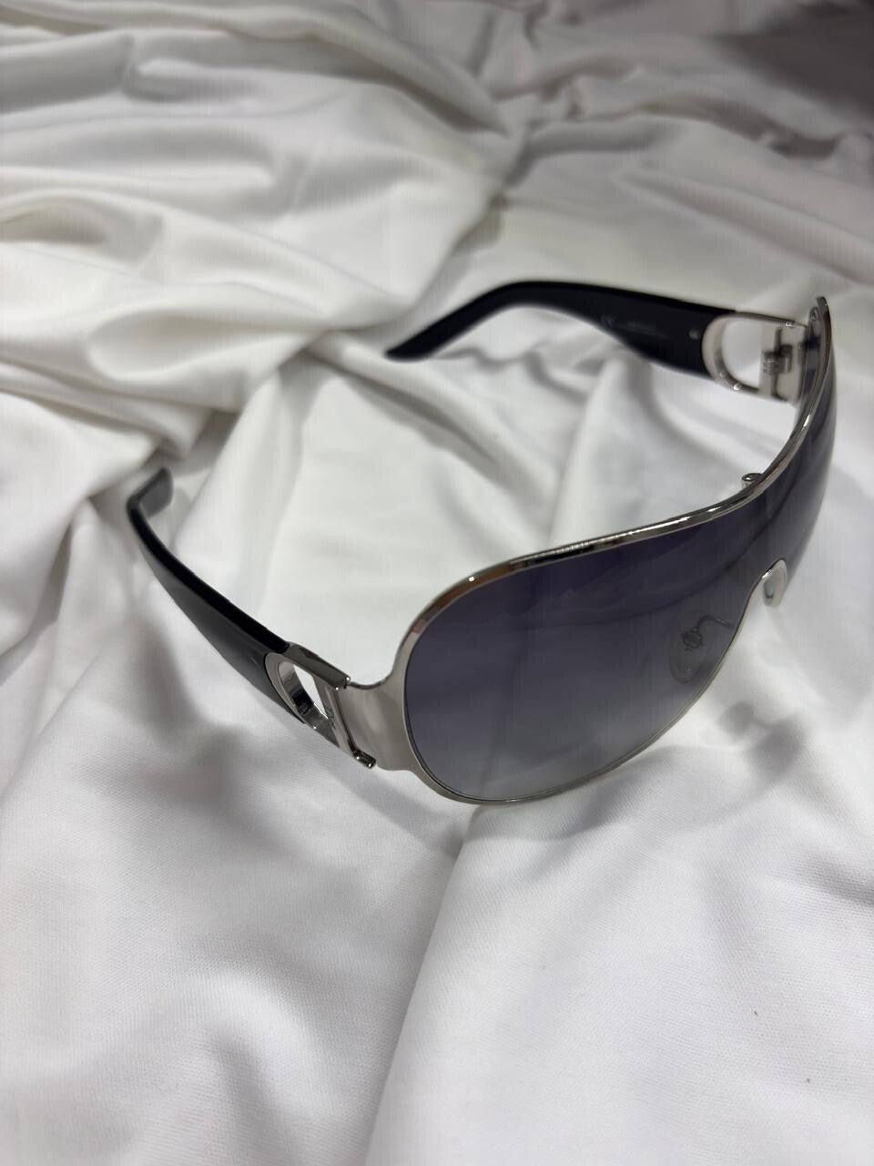 lentes estilo escudo: la tendencia futurista