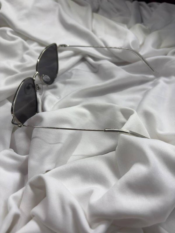 Reflejos plateados y estilo cat-eye