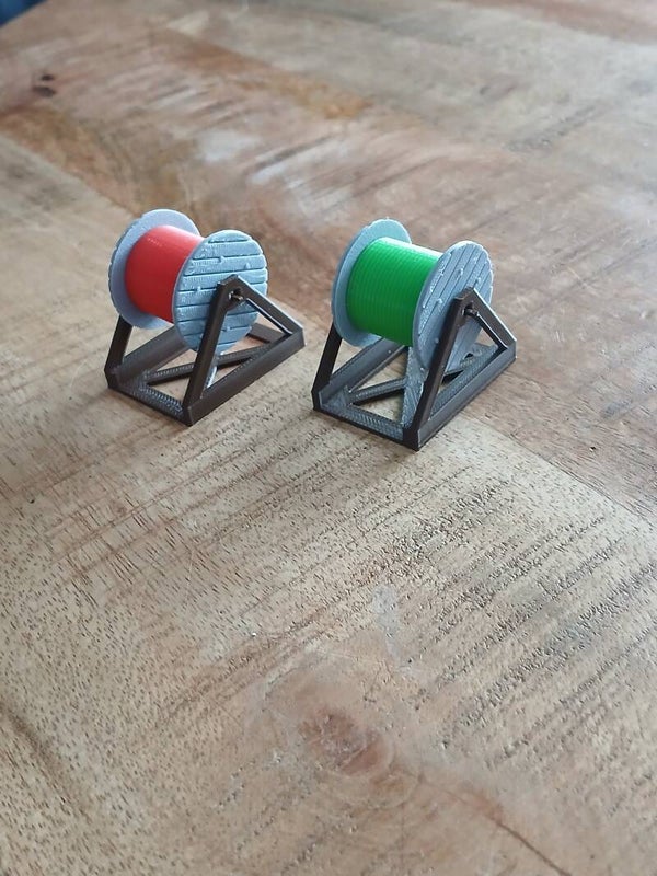 Kabelhaspels op standaard rood         H0