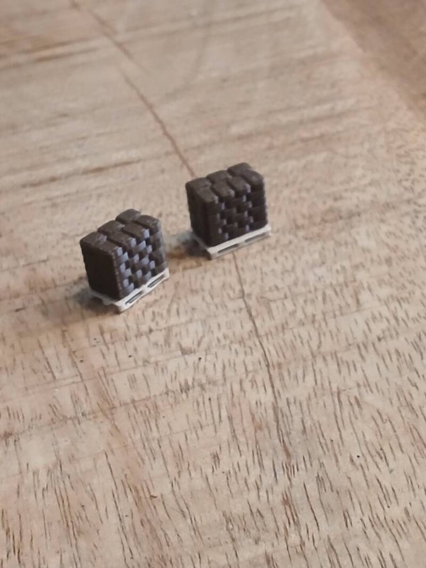 Zakken op pallet bruin   H0