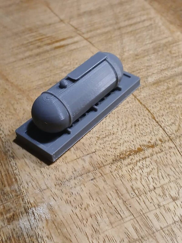 Olietank in lekbak               H0