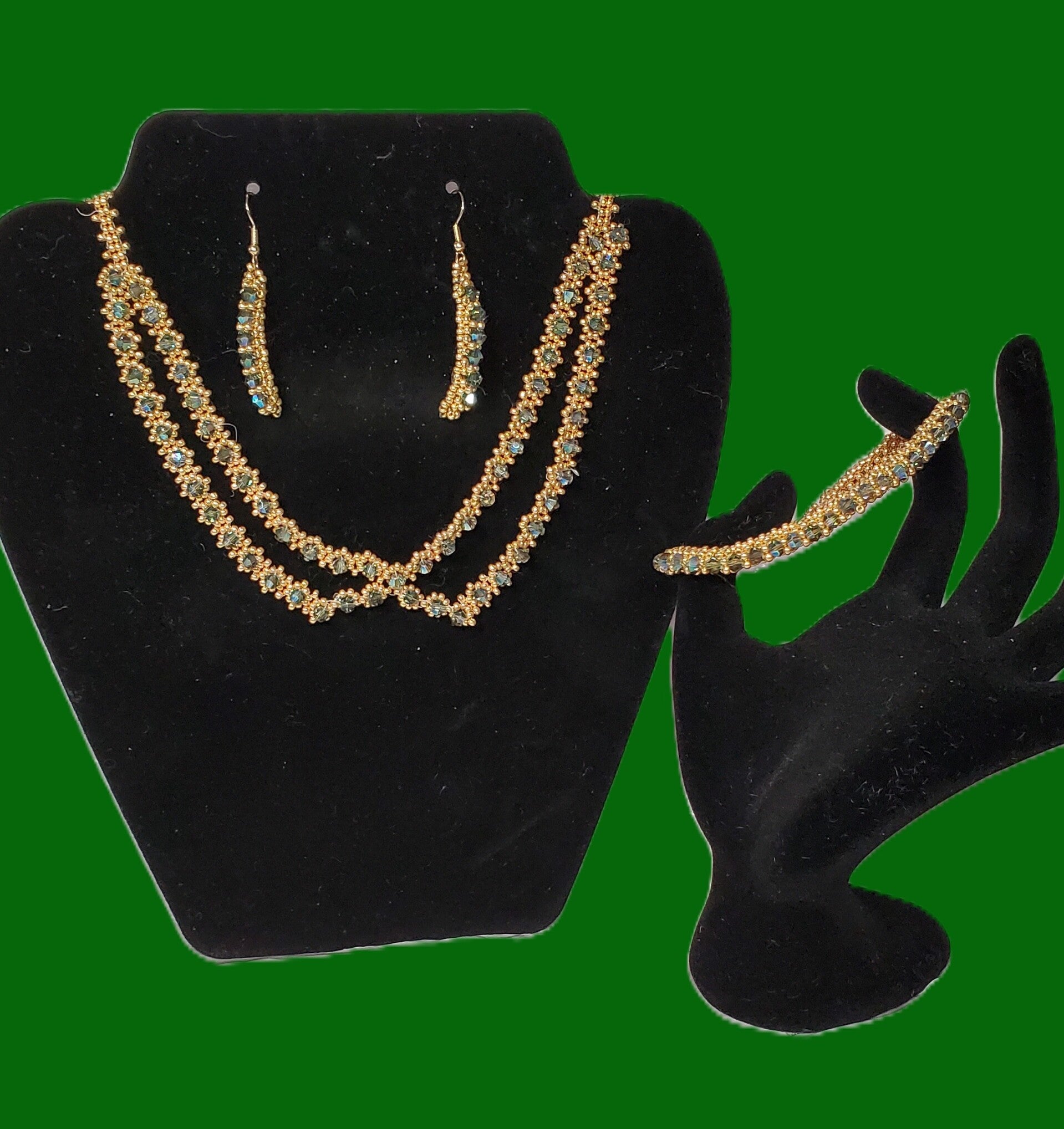 CRYSTlAL GREEN NECKLACE SET