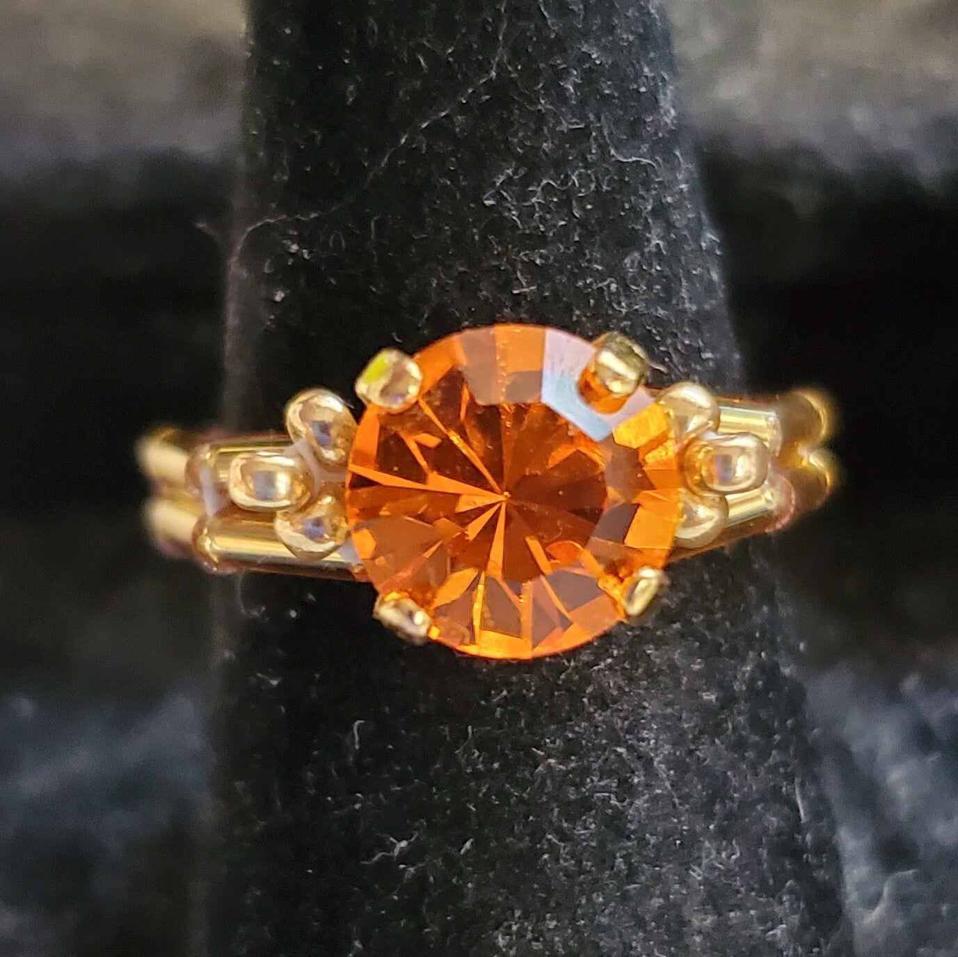 ROUND FACETED BRYSTAL RING