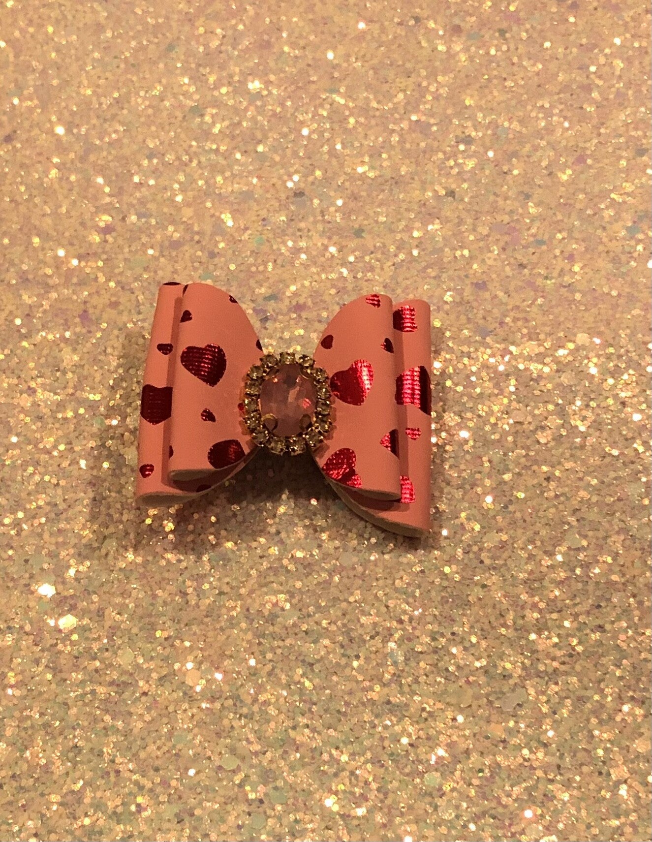 Haarclip roze met hartjes en een steen