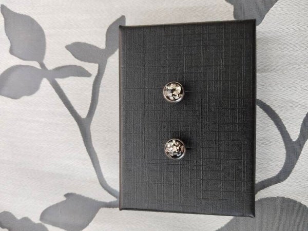 Silber/schwarze Ohrstecker 6mm