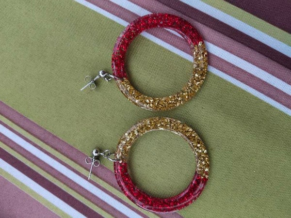 Ohrringe in gold/rot