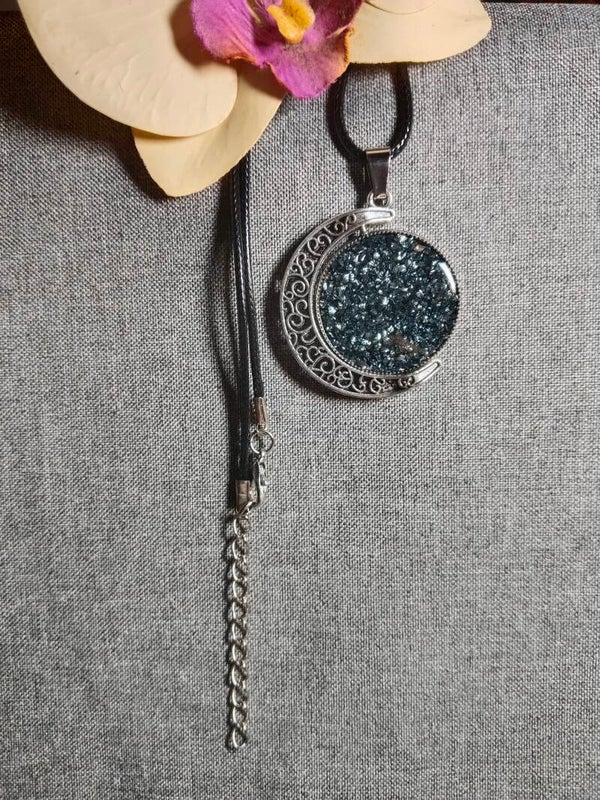 Halskette mit Halbmond Anhänger drehbar 2-färbig