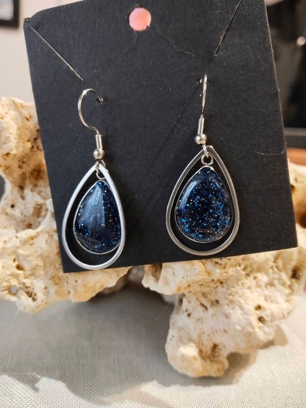 Funkelnde Tropfen-Ohrringe „Blaufluss“