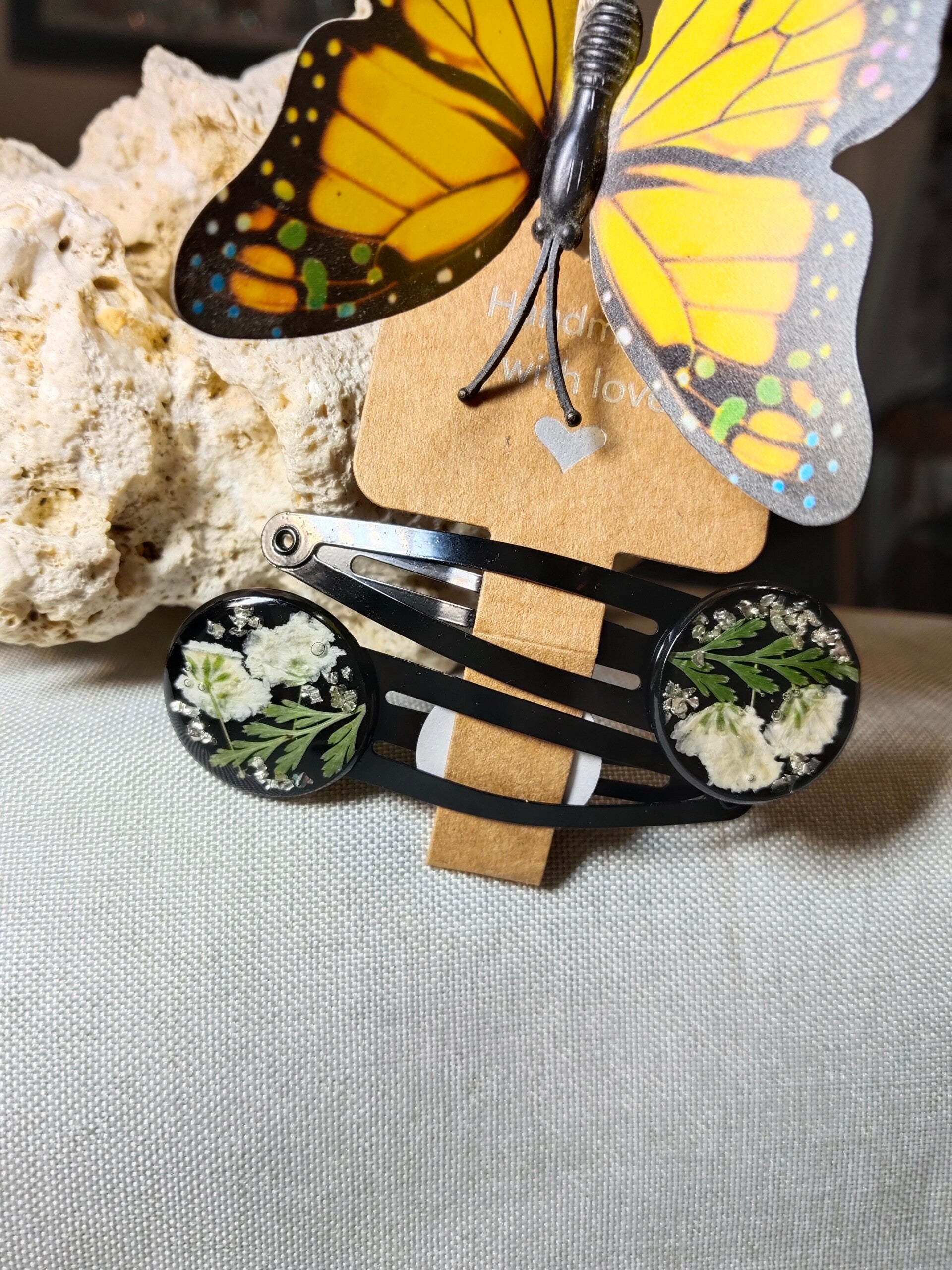 Handgefertigte Haarspange mit echten Blüten