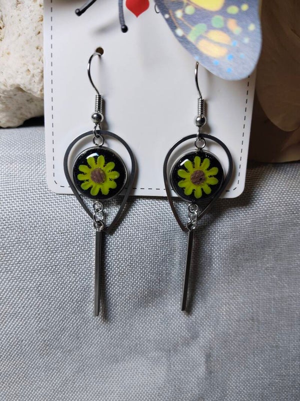 Klassische Blümchen-Ohrhänger in Silber und Schwarz