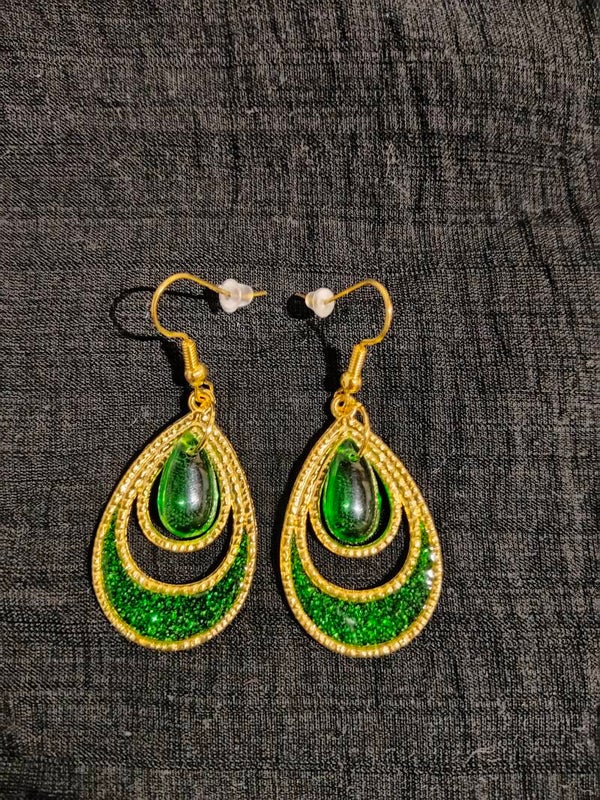 Schillernde Tropfen-Ohrringe "Emerald Sparkle"