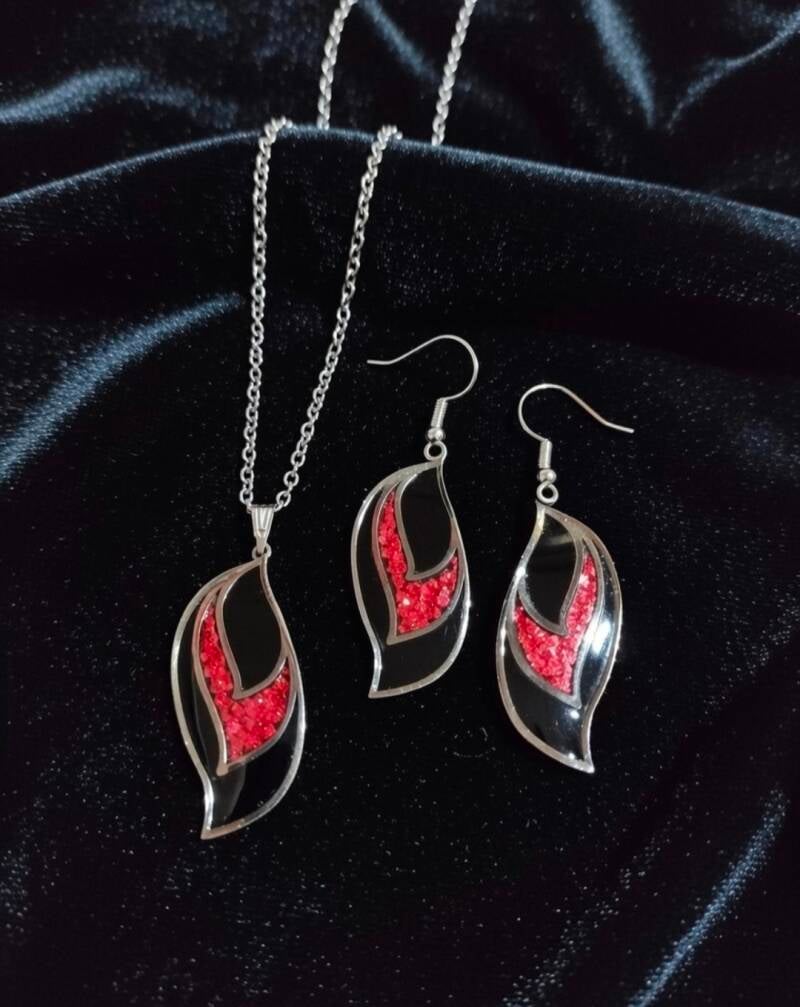 Schmuckset Schwarz mit roten Steinen 